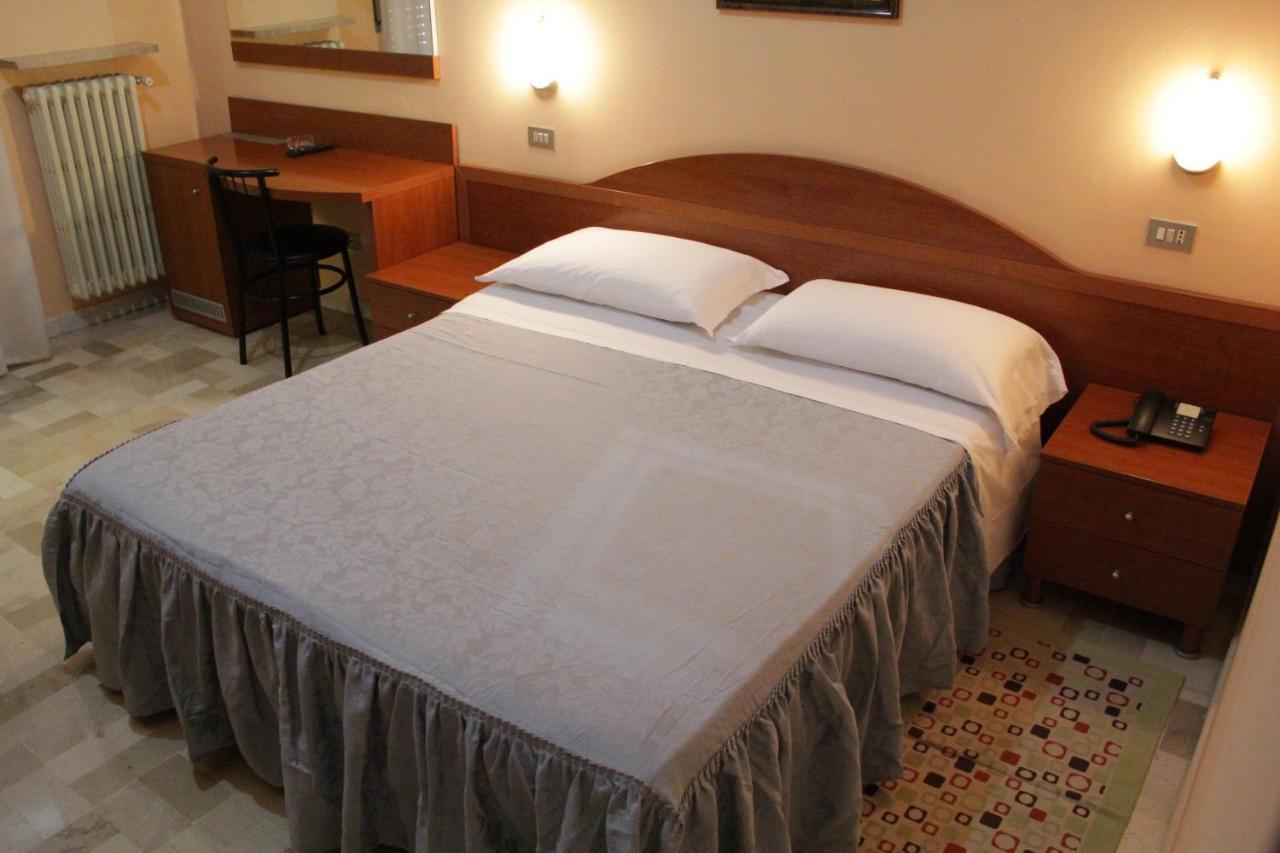 Hotel Capri Милан Экстерьер фото