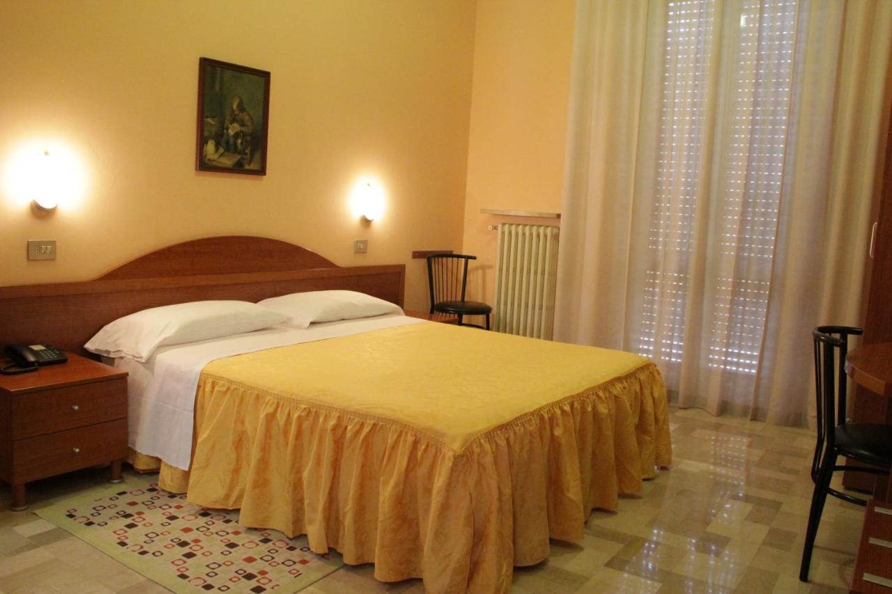 Hotel Capri Милан Экстерьер фото